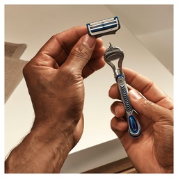 Gillette Skinguard Razor Handle + 2 Blades